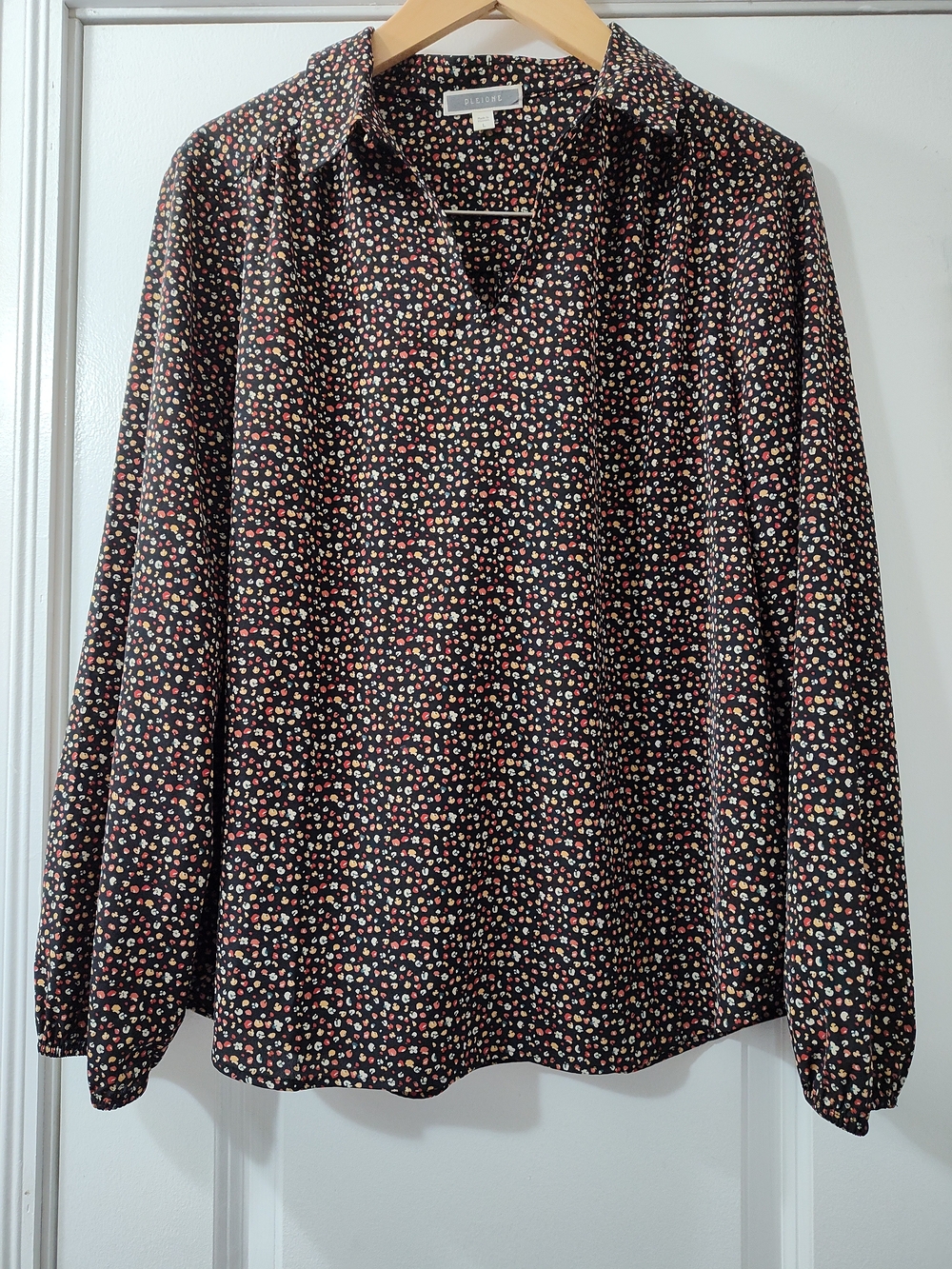 Pleione Black Ditsy Floral Print V-Neck Long Sleeve Blouse Art Teacher Boho Sz L